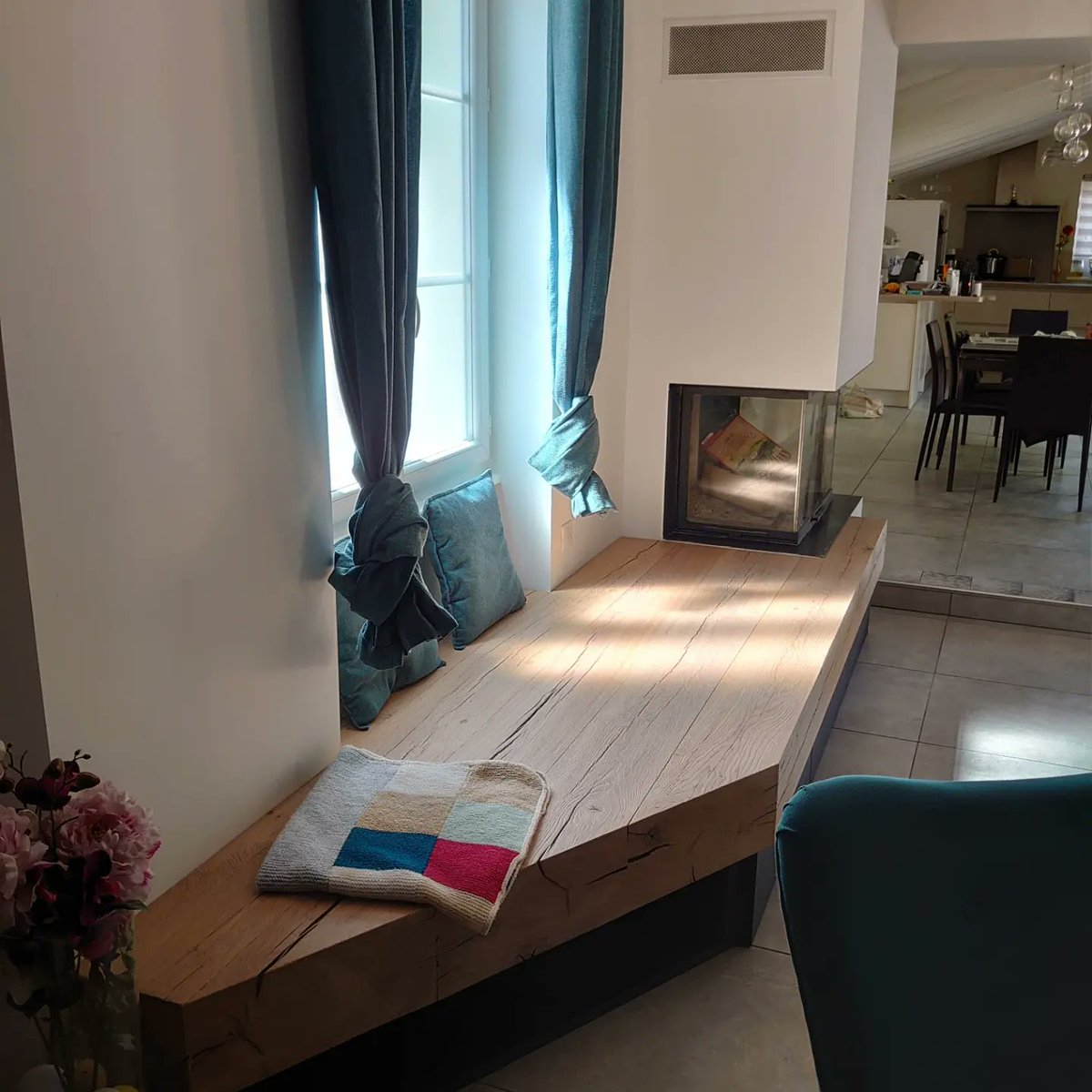 lascube's tweet photo. Banquette de cheminée en Chêne massif.
Finition brossée vernis aspect bois brut.
Plinthe coloris noir avec deux tiroirs, poignée passe doigt.
#artisan à #ainhoa au #paysbasque #euskalherria #decoration #maison #interiordesign #bois https://t.co/w5gZNELgEw