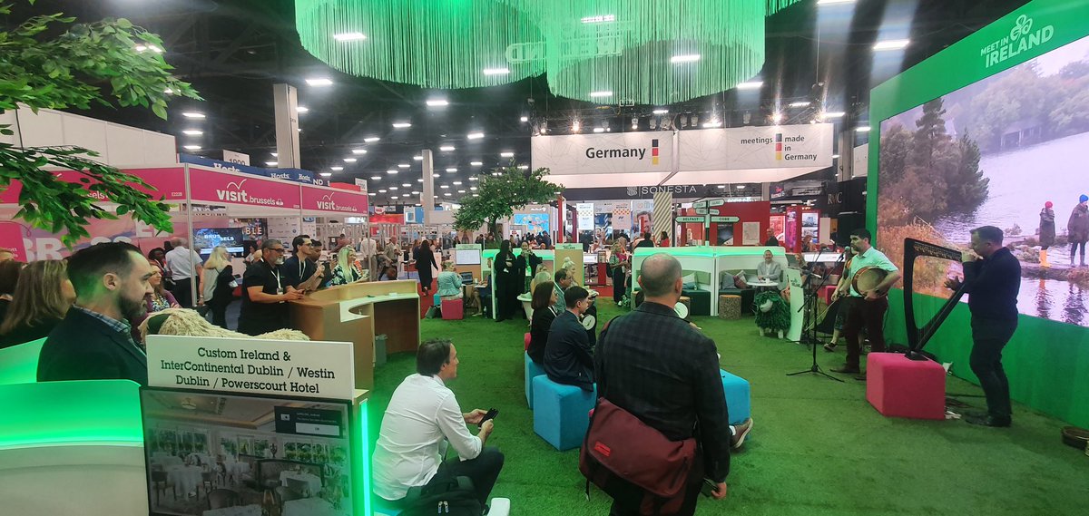 The wonderful @MairtinMusic has everyone in the palm of his hand at the <a href="/MeetInIreland/">Meet in Ireland</a> stand on the last day of #imex22 <a href="/customireland/">Custom Ireland</a> <a href="/IMEX_Group/">IMEX</a> <a href="/DMCNetworkLLC/">Spark Lingonberry News</a>