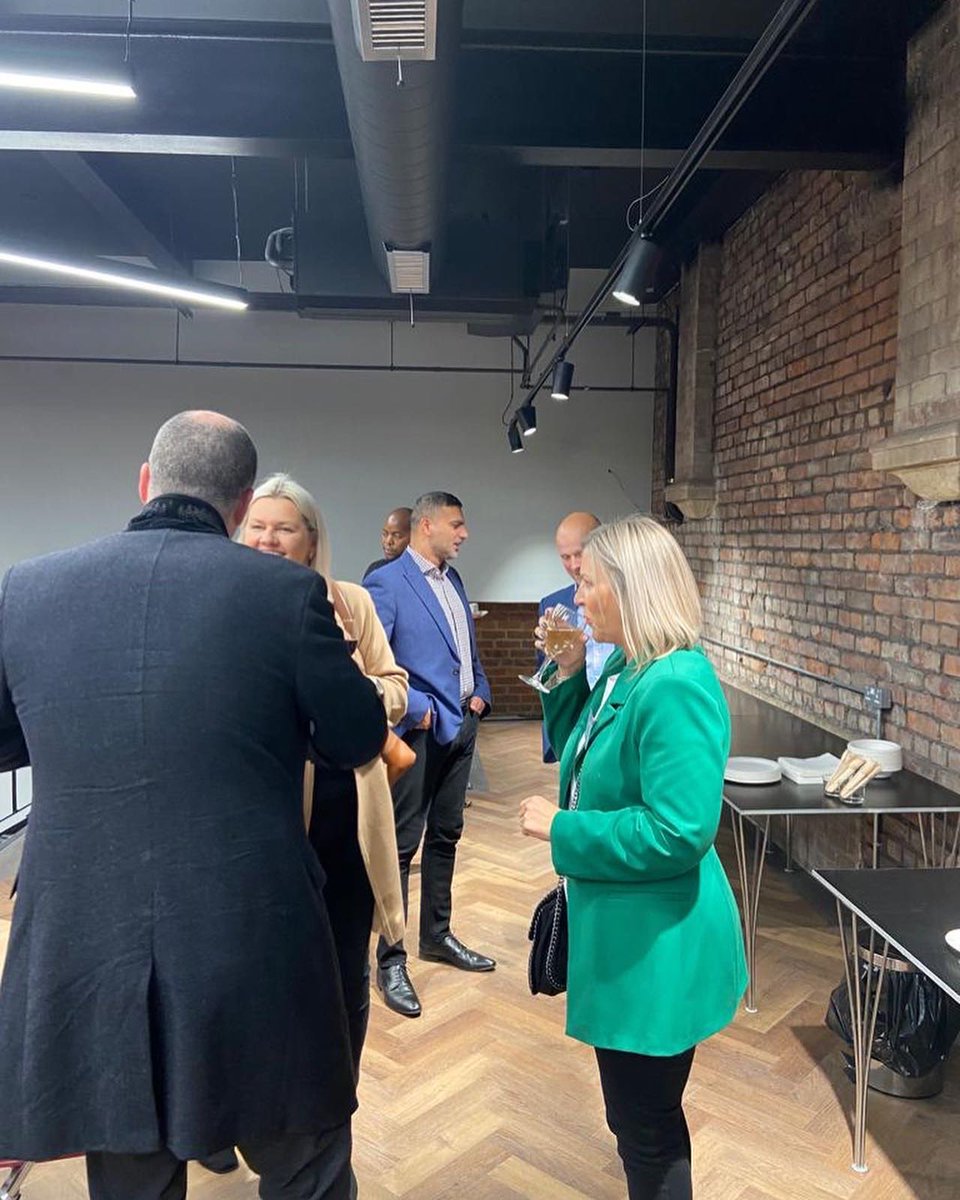 PearsonSFA's tweet photo. Wow! What a venue! Tonight’s @professionaloldham event is at Ram Mill which has been uniquely renovated to create the most beautiful of work spaces. 

#professionaloldham #visitoldham #oldham_hour #networkingoldham #supprtsmallbusiness https://t.co/QHCX7pkL4f