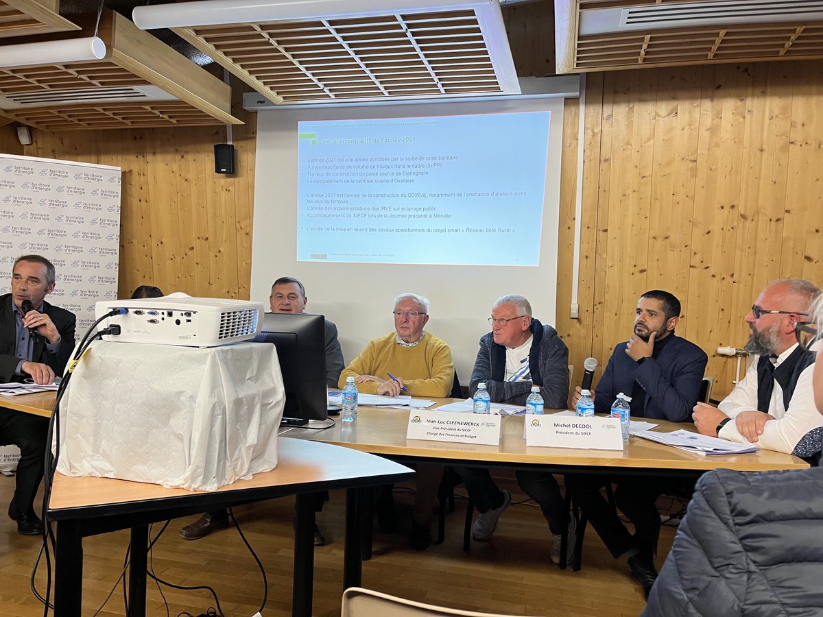 stephaneledez's tweet photo. A #neufberquin , compte rendu d’activités de la concession de distribution de service public d’électricité @enedis du @siecf. En 2040, 54% des usages énergétiques seront électriques : la #Flandre au RV des enjeux #ENR #MDE #MOBELEC pour décarboner nos vies ! https://t.co/hPAvNMw9Vj