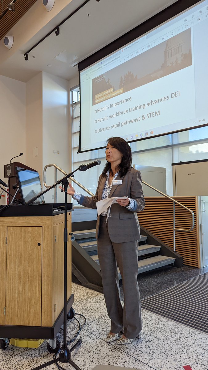 Capital_STEM's tweet photo. Thank you to all who joined us for the 3rd Annual Cross-Sector Summit Breakfast hosted by Centralia College on Tuesday. @CCBlazers 

We heard from a powerful lineup of speakers about regional efforts to expand career pathways for youth. https://t.co/EOYjkEX2oc