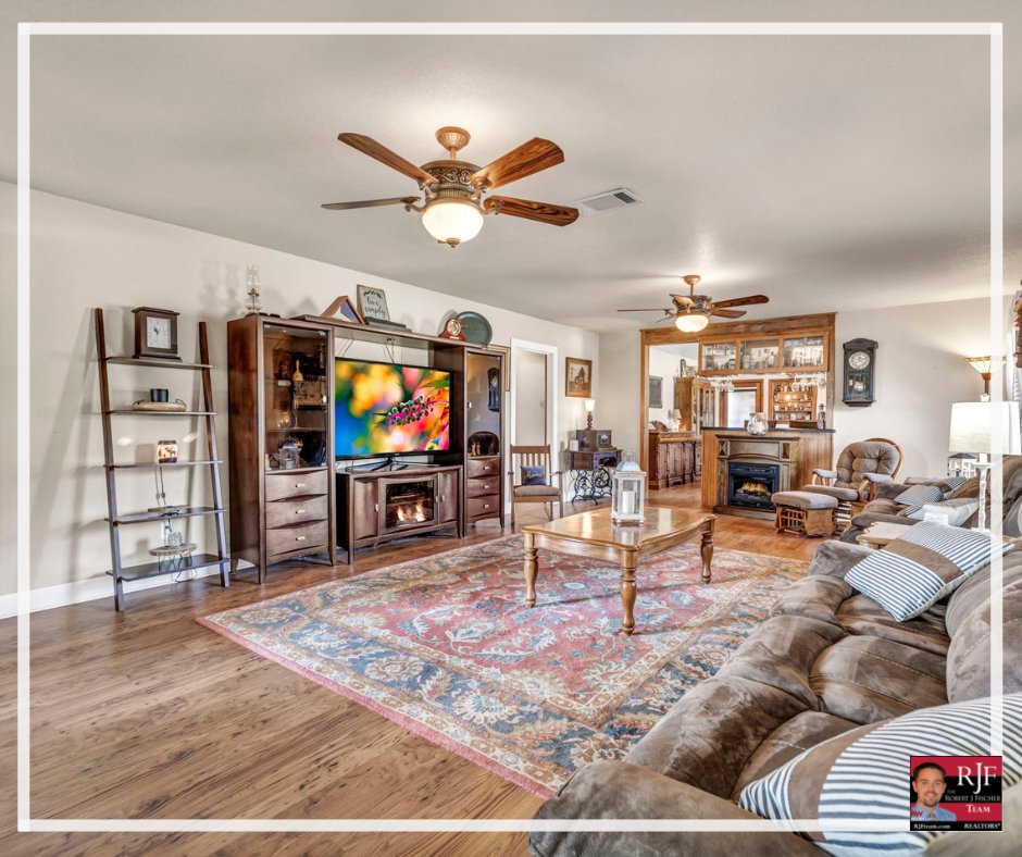 RJFischerTeam's tweet photo. #JustListed - A slice of Texas on 2 acres of land, this fantastic home gives you everything! 

https://t.co/TJdsQXxK5H
#Farmhouse #land #twoacres #largefrontporch #threecargarage #storage #barn #TaylorTx #windmill #AustinTx #RoundRockRealtor #RJFTeam #RealEstateWithAServantsHeart https://t.co/zjJv0sRbmS