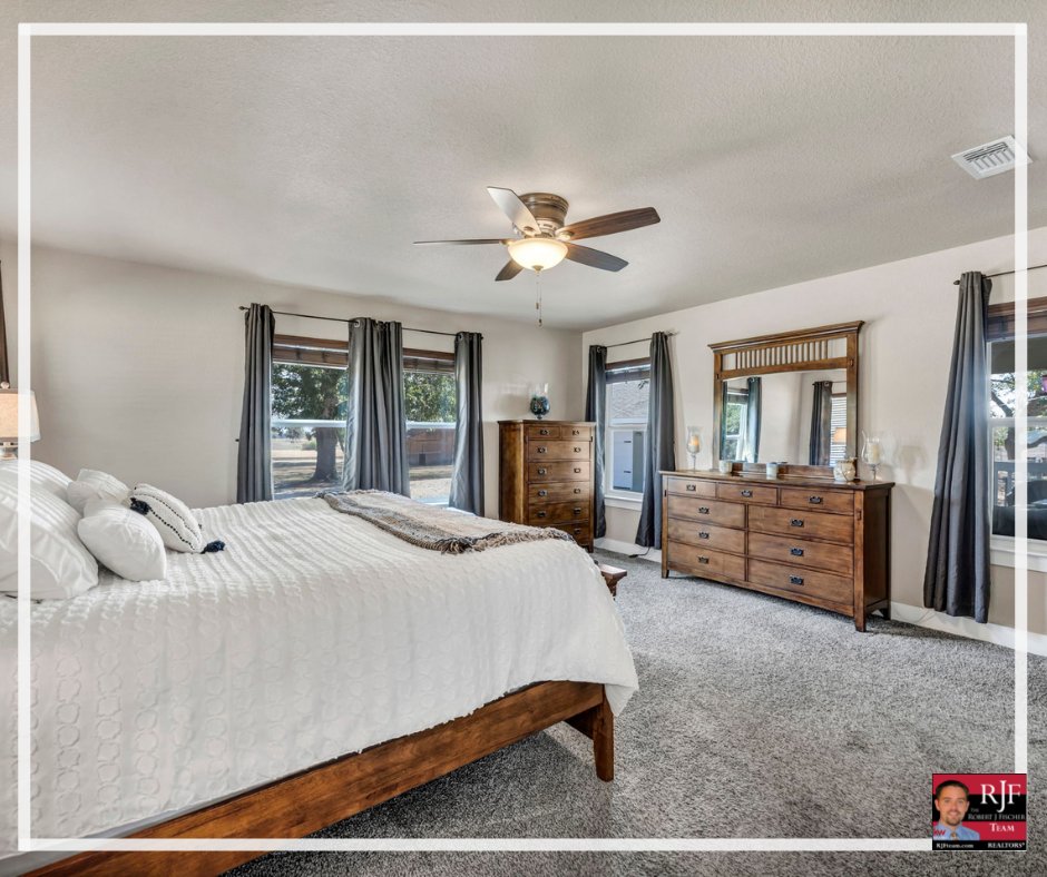 RJFischerTeam's tweet photo. #JustListed - A slice of Texas on 2 acres of land, this fantastic home gives you everything! 

https://t.co/TJdsQXxK5H
#Farmhouse #land #twoacres #largefrontporch #threecargarage #storage #barn #TaylorTx #windmill #AustinTx #RoundRockRealtor #RJFTeam #RealEstateWithAServantsHeart https://t.co/zjJv0sRbmS