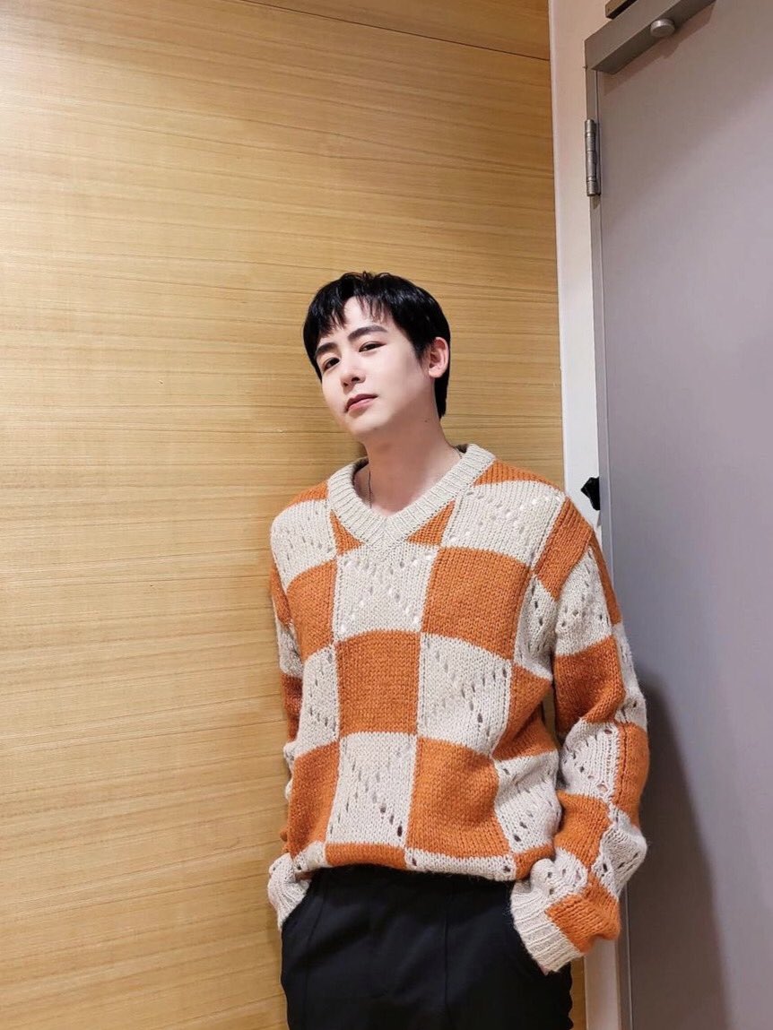 Nichkhun_pics's tweet photo. from cute to hawtt 🧡

#2PM #NICHKHUN https://t.co/3tiGDl6q2C