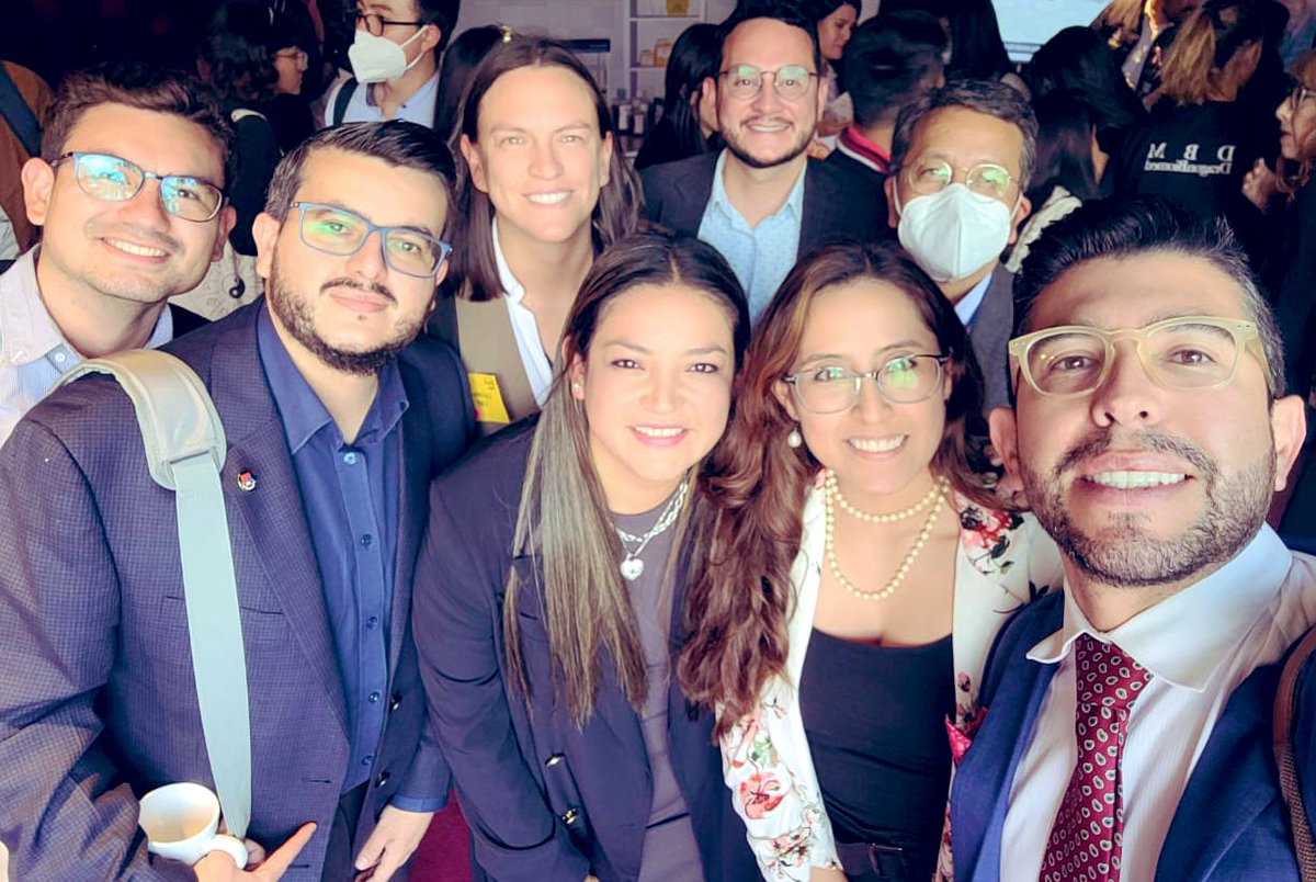RuthJimbo's tweet photo. Feliz de compartir con grandes investigador@s del país 

Representando a la @PUCE_Ecuador @CISeAL_PUCE 

💪🏻Por más investigación en el país 🇪🇨 https://t.co/8NqLddYzzR