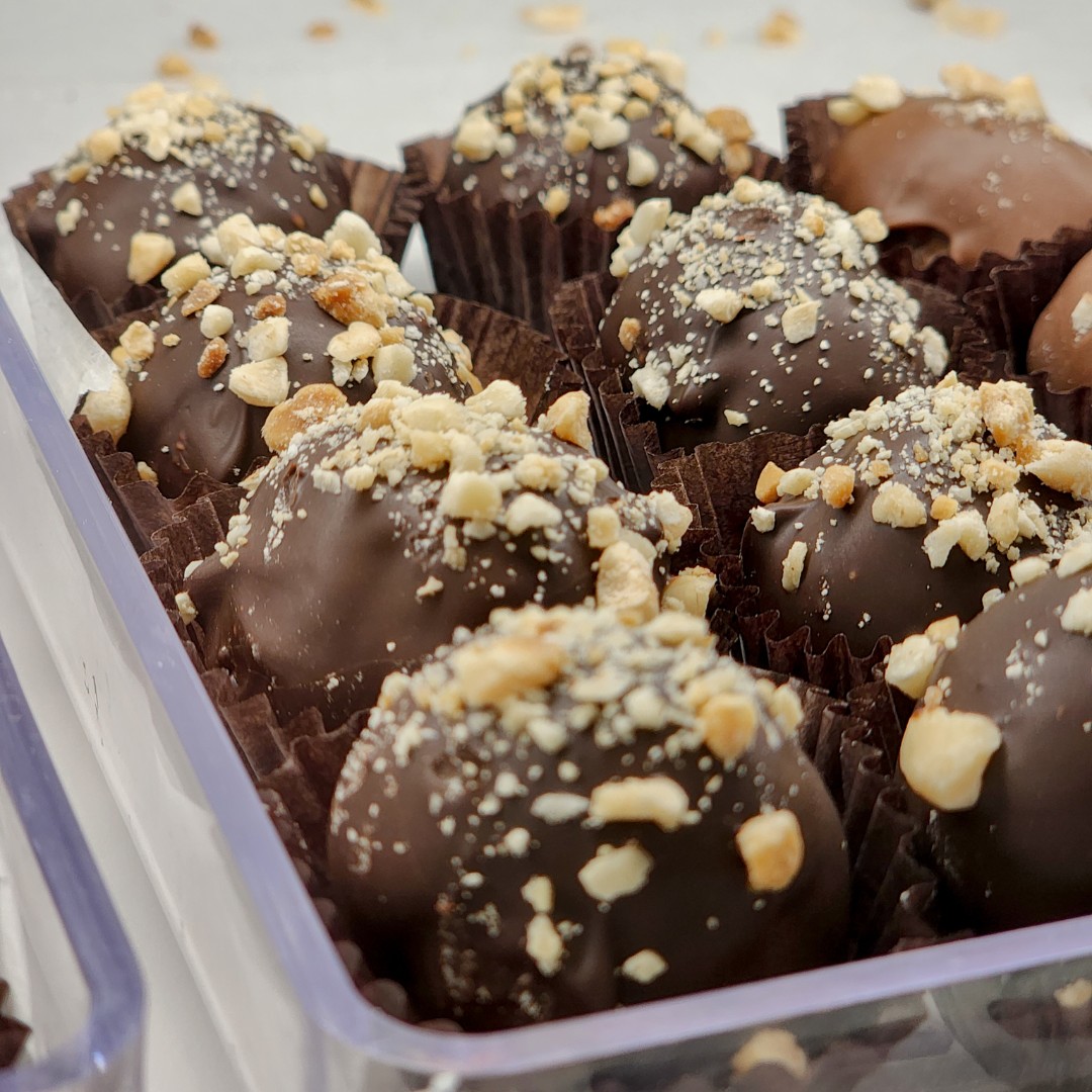 PalmerSquare's tweet photo. Trick or Treat, Trick or Treat:
I want something good to eat! 👻
Trick or Treat, Trick or Treat!
Let's all go to Thomas Sweet 🍫
.
.
#palmersquare #princetonnj #chocolate #princeton #downtownprinceton #falltreat #princetonfood #thomassweetchocolate #spookyseason https://t.co/zYEAs4ghaq