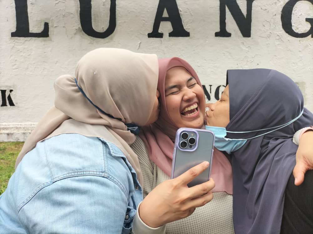 Echaa95's tweet photo. Ibu &amp; Umi angkat aeon 😍❤️ chayang nawnaw 🫰🏻 https://t.co/PxybK0P598