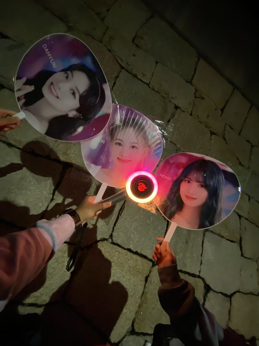 TWICE__108's tweet photo. TWICEサイコ〜〜〜
onceday 8日参戦🔥🔥どんな事でも良いのでDMでお話したいのでもし良ければDMきてください！！良ければフォローもお願いします💪フォロバ100%します。
#TWICE  
#TWICEファンミーティング 
#TWICEファンミ 
#TWICE好きと繋がりたい 
#TWICE大好き https://t.co/aWFExpTW7w
