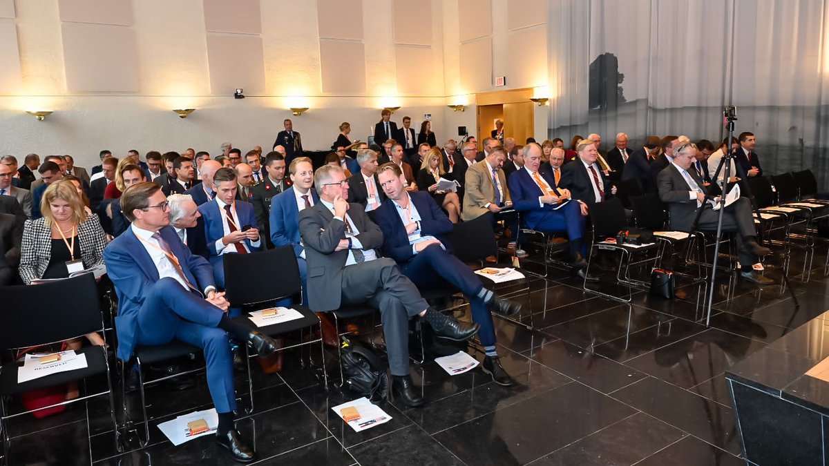 NIDVnews's tweet photo. Hoge opkomst US-NL defence &amp; space industry days met @DefensieStas @NLAmbassadorUSA @ariejandewaard. Panels en matchmaking voor VS en NL overheid en industrie. https://t.co/ijh4WCswTH