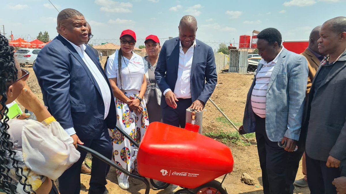 CapricornFMNews's tweet photo. #WaterProvision Mahlobo was unveiling three solar powered groundwater harvesting & treatment systems in Ga-Ramoshwane, Moletjie and handed over water wheelbarrows to residents together with Coca-Cola Beverages South Africa & Polokwane executive mayor John Mpe amongst others. DR https://t.co/2QW9l9nthw