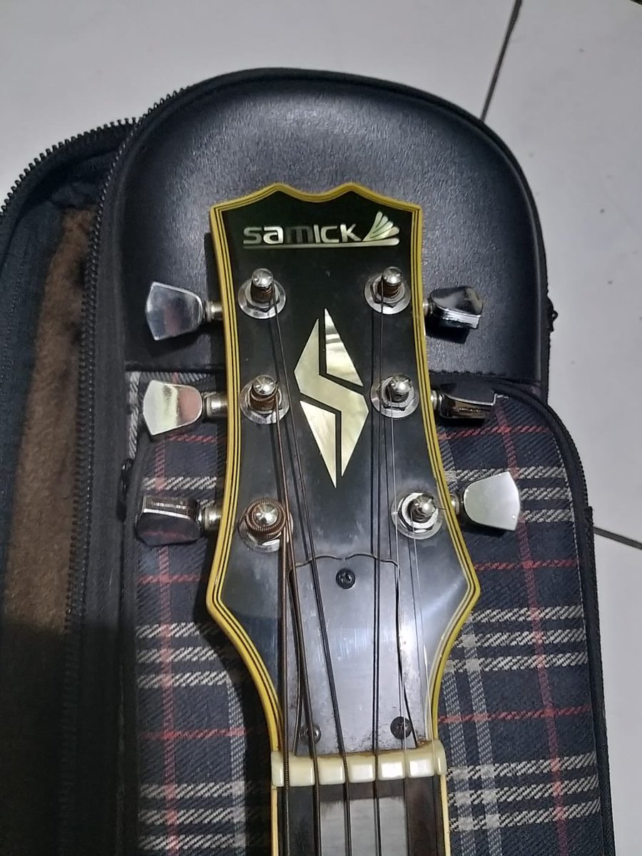 rizkyptrc's tweet photo. WTS Samick artist series Les paul Sunburst.
Masih mulus kaya dahyun twice
Nett 4jt + case
Cp. 081287848982 (icad) #WTS #gitarmurah https://t.co/9GG7AQTTEW
