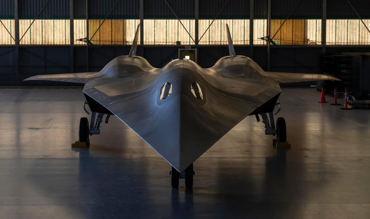 ryankakiuchan's tweet photo. Lockheed Martin Darkstar is at Edwards Air Force Base and will have its world debut at the 2022 Aerospace Valley Open House, Air Show, &amp; STEM Expo this weekend.

Photos from Edwards Air Force Base Facebook page https://t.co/OH10q9pLyf
