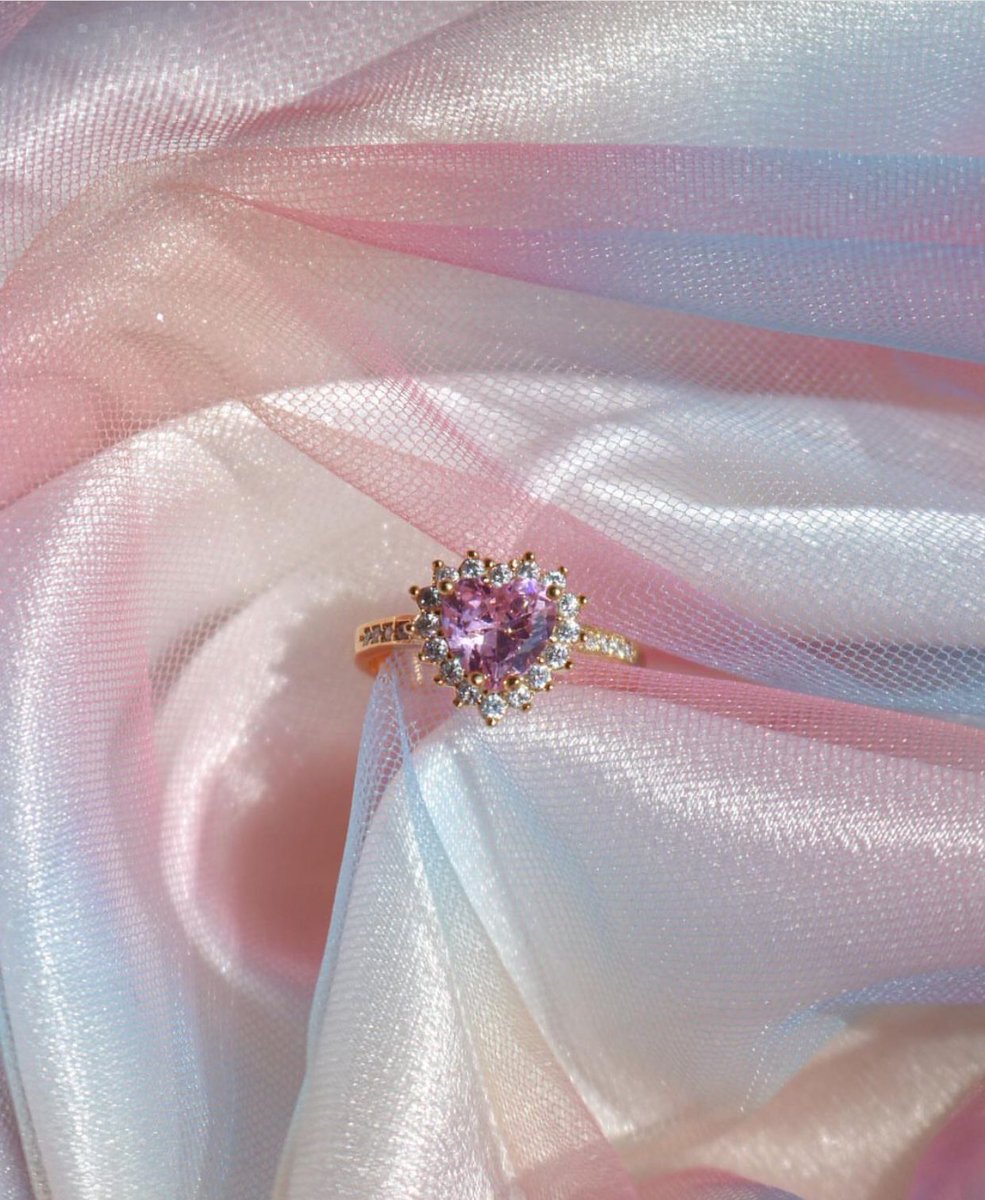 Reorahco's tweet photo. Princess Promise Ring 💍💕#heartring #promisering #princesspromisering #engagementring #weddingring #perfectgift #birthdaygift #reorah #princessring #pinkheartring https://t.co/47nILip4gA