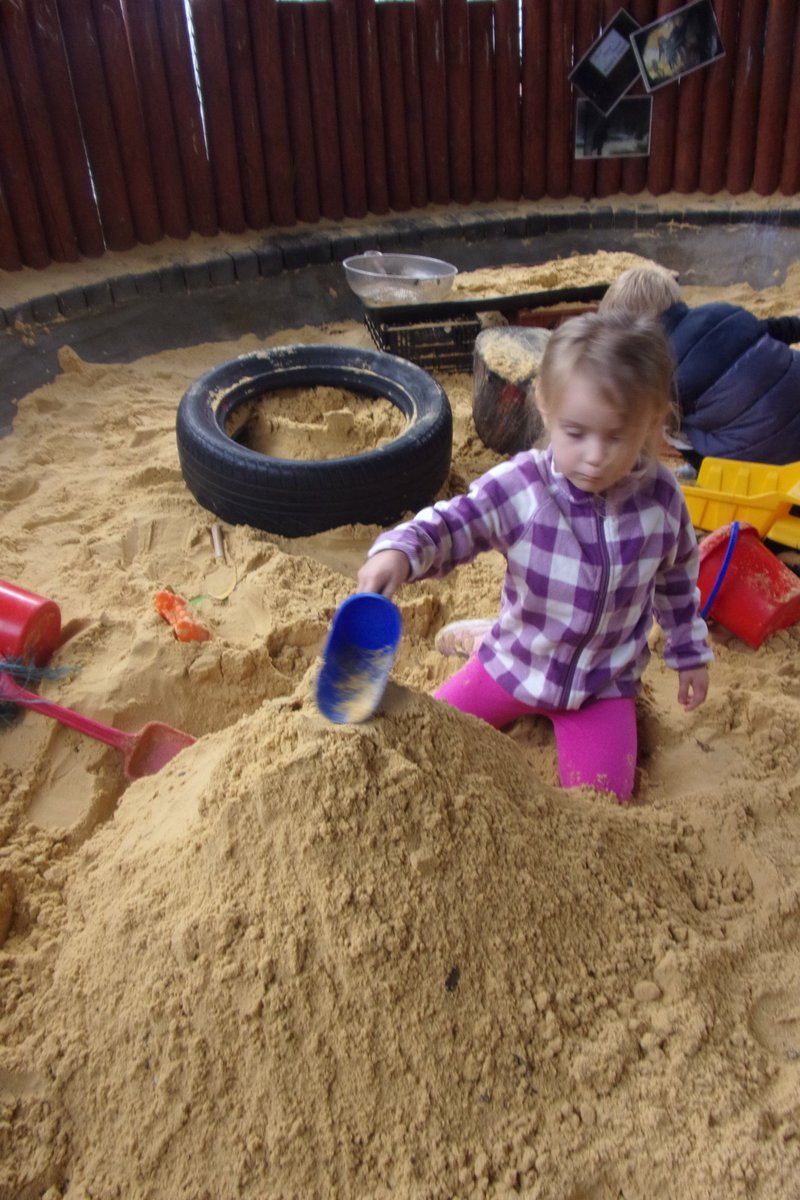 EcttHub's tweet photo. Working together to create "a huge mountain". The sandpit is an ideal place for children to work together, share ideas and communicate about what they are doing. @poundparknursch https://t.co/nQhFTeQkXN