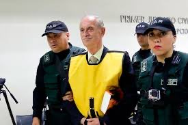 solosoySeba's tweet photo. ⭕️ #ULTIMOMINUTO Trasladan a Miguel Krassnoff desde punta Peuco, para participar de la mesa paralela y exponer acerca de los DDHH para el nuevo proceso constituyente. https://t.co/L3yXp43nKg