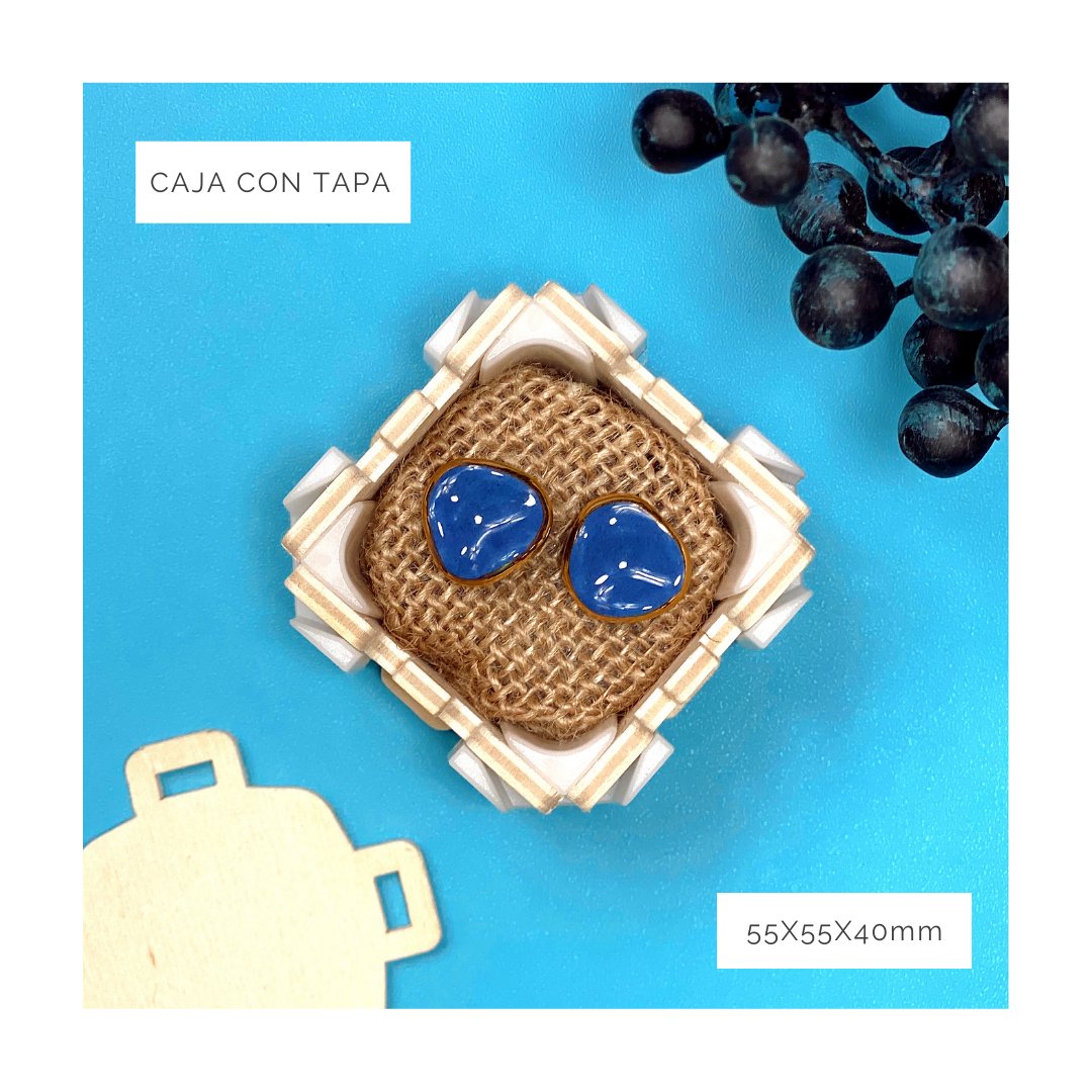 sinclabox's tweet photo. La caja de madera automontable con tapa mas pequeña que fabricamos en @sinclabox 😍 Es perfecta para joyería (anillos, pendientes, collares, gemelos...) pero también nos la han pedido para especias y nuez moscada. Original, ¿verdad? 
🫐🌰 Además es fácilmente reutiliz https://t.co/XhvAkjx7dL