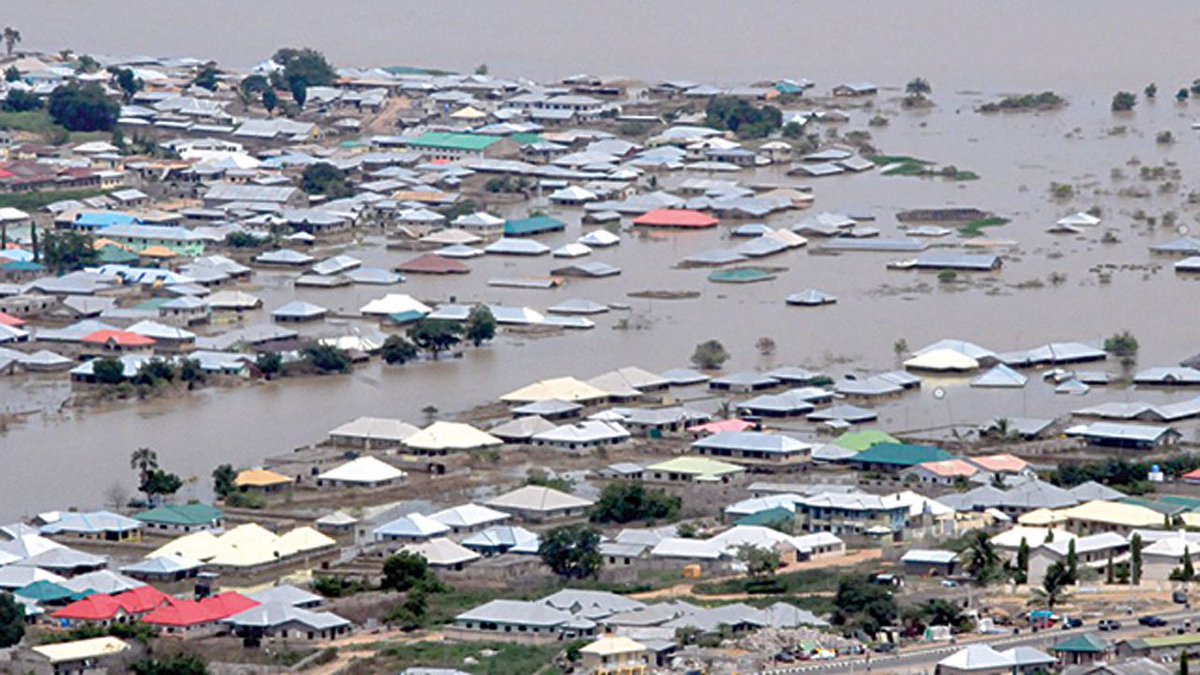 GbenroAdegbola's tweet photo. #NigeriaFloods affects 31 of 36 States.
Over 500 reported dead.
Over 1.5 Million people displaced. About 1,546 of displaced are injured.
44,099 houses partially damaged; 45,249 totally damaged.
76,168 hectares farmland partially damaged &amp; 70,566 hectares completely destroyed.– FG https://t.co/u6u4A4XoFo