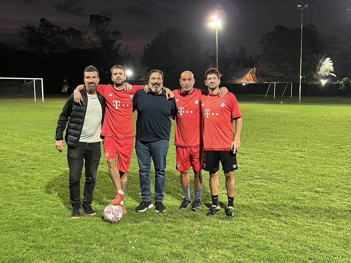monodalvia's tweet photo. Linda noche de fútbol https://t.co/tGpX1Y91tf