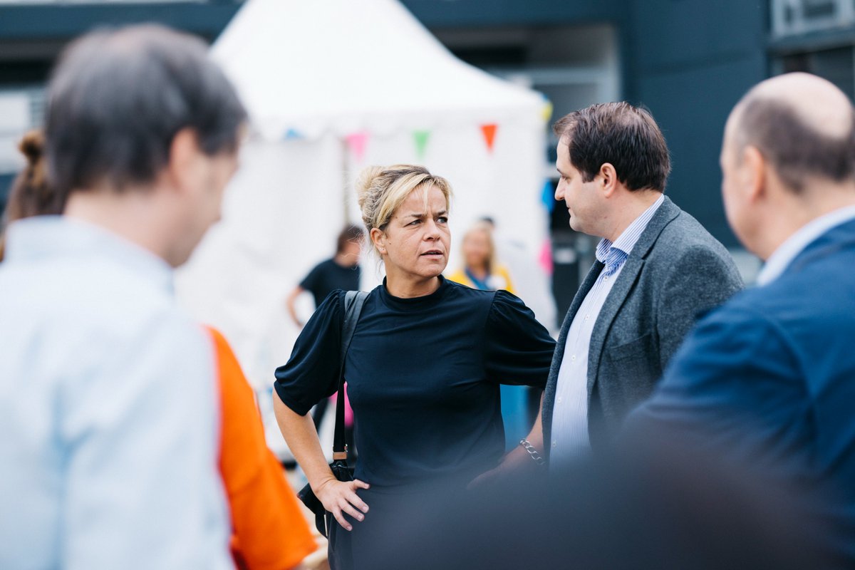 Auf dem Campfire sprach <a href="/justus_vdaniels/">Justus v Daniels</a> mit Wirtschaftsministerin <a href="/MonaNeubaur/">Mona Neubaur</a> und Europaminister <a href="/n_liminski/">Nathanael Liminski</a> über die Energieabhängigkeit von #Russland: Woher kommt sie und wie kommen wir über den Winter? Steigend Preise machen sich bemerkbar und bereiten den Menschen Sorgen.