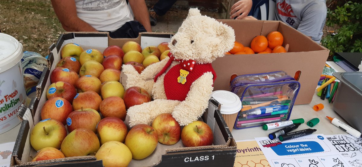 FarmFreshRev's tweet image. Didn't we have a lovely time the day we went to🧸the Barton Family Festival!🐻We enjoyed telling families about our fantastic food project🥕🥦offering healthy snacks🍎to passers by and want to say a HUGE thankyou to all concerned for supporting us with a donation from profits!🙏