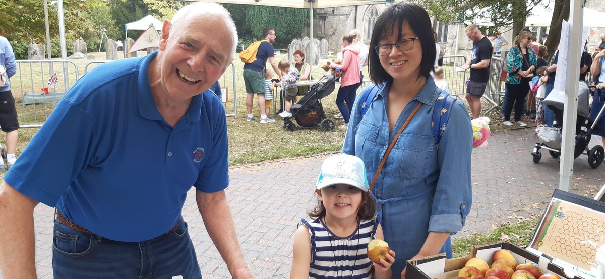 FarmFreshRev's tweet image. Didn't we have a lovely time the day we went to🧸the Barton Family Festival!🐻We enjoyed telling families about our fantastic food project🥕🥦offering healthy snacks🍎to passers by and want to say a HUGE thankyou to all concerned for supporting us with a donation from profits!🙏