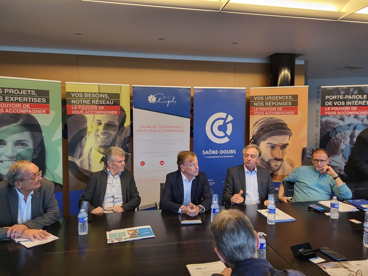 Début de la conférence de presse à la <a href="/ccisaonedoubs/">CCI Saône-Doubs</a>. Jean-Luc Quivogne, son Président et Pierre Vieillard, Président de <a href="/BFCAngels/">BFC ANGELS</a> ré affirment leur volonté de travailler ensemble auprès des #repreneurs d'entreprises.