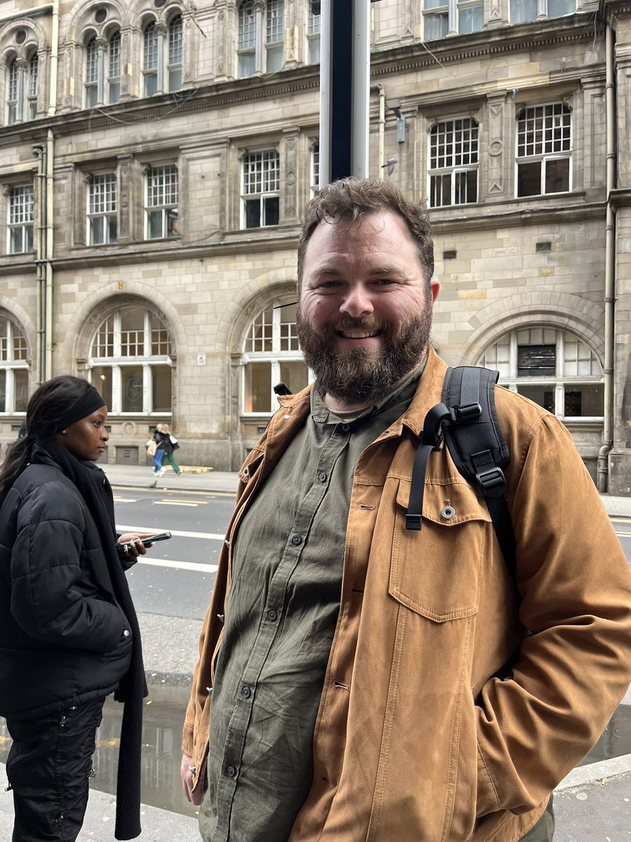 HousingOpsScot's tweet photo. Sunshine in Glasgow today for our team meeting. Here we are crossing roads, waiting for buses and admiring the view #HOSTeamMeeting #TeamWork oh, and we did have a meeting too with lots of team updates and welcoming our new intern https://t.co/pGPn89qcf3