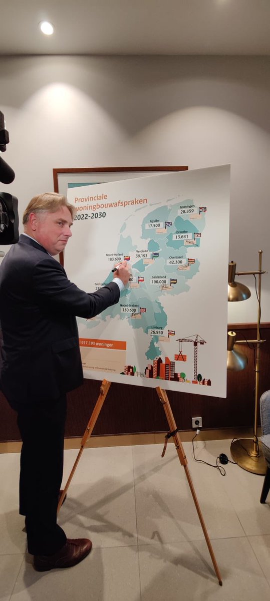 ceesloggen's tweet image. Zojuist ondertekende ik namens Provincie Noord-Holland ons bouwbod aan de minister: we kunnen 184.000 woningen bijbouwen tot en met 2030. Maar daar is wel hulp van het Rijk bij nodig. noord-holland.nl/Actueel/Archie… #bouwen #wonen