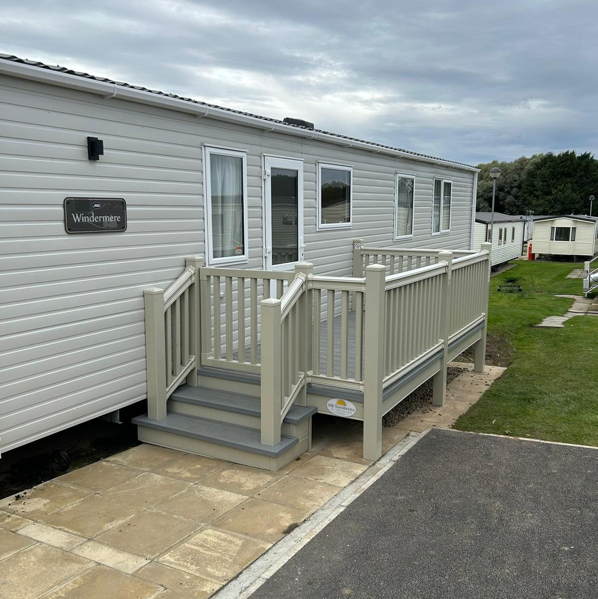 ABSundecksLtd's tweet photo. Our exclusive olive handrails and grey PVC deck boards make the perfect pair 🤝

What do you think? 💭

#pvcdecking #trending #decking #caravandecks #deckingideas #pvcdeck #caravandecking https://t.co/qUSwweMPR9