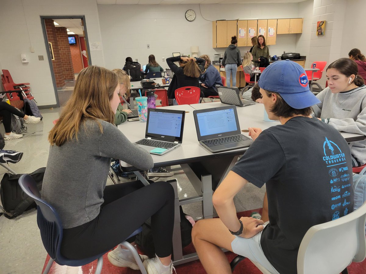 BetsyLWoods's tweet photo. I couldn't be more impressed with @MilfordWriting writing center consultants this year.  I love eavesdropping on the ir interactions.  #MilfordWrites #amwriting https://t.co/02fWIFeyHo