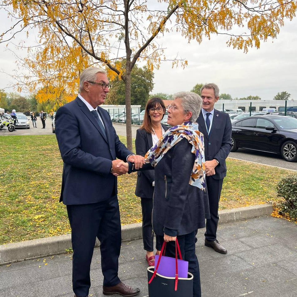 gdarrieussecq's tweet photo. Merci cher @Sauvadet, président de l'@ADepartementsF, pour votre accueil. Les départements sont en 1ere ligne pour garantir une société plus inclusive et attentive au bien vieillir. Nous sommes à vos côtés pour agir au plus près du terrain. Ce 91e congrès à Agen est une réussite! https://t.co/tBJFqVrrPy