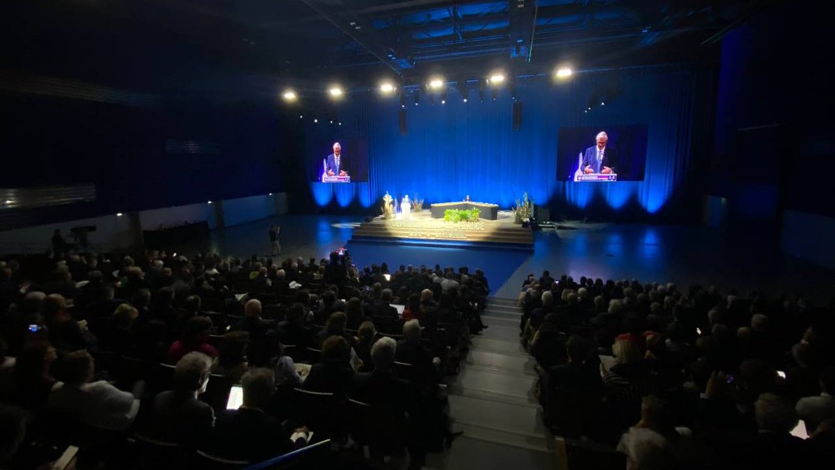 gdarrieussecq's tweet photo. Merci cher @Sauvadet, président de l'@ADepartementsF, pour votre accueil. Les départements sont en 1ere ligne pour garantir une société plus inclusive et attentive au bien vieillir. Nous sommes à vos côtés pour agir au plus près du terrain. Ce 91e congrès à Agen est une réussite! https://t.co/tBJFqVrrPy