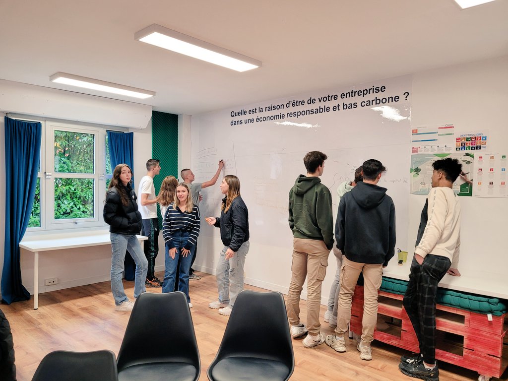RucheStNazaire's tweet photo. #OptionInnovation 2022 et l'accueil d'une classe de terminale STMG du lycée du #Paysderetz de @VilleDePornic pour parler entrepreneuriat féminin et #TechForGood avec @Mobidys
#impact #incubateur #inclusion
@Paris_and_Co https://t.co/i5BevWOlKf