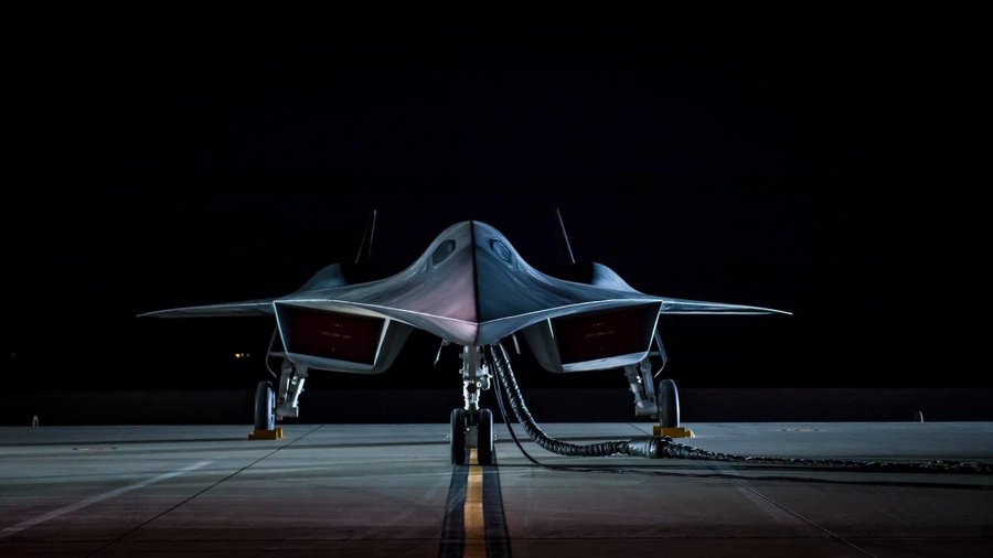 here-are-the-first-images-of-lockheed-darkstar-on-display-at-edwards-afb