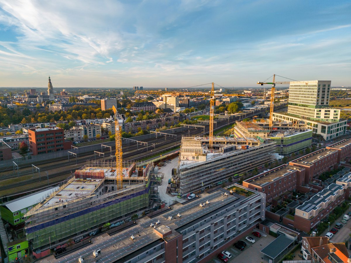 Bij <a href="/5tracksBreda/">5tracksBreda</a> pakken we de verduurzaming van de bouwplaats met beide handen aan. Op verschillende onderdelen lopen pilots, die inzichten en verbeteringen opleveren voor dit project én voor nieuwe projecten🌱💡

Meer weten?➡️jpvaneesteren.nl/nieuws/creatie…
 
#duurzameversnellers