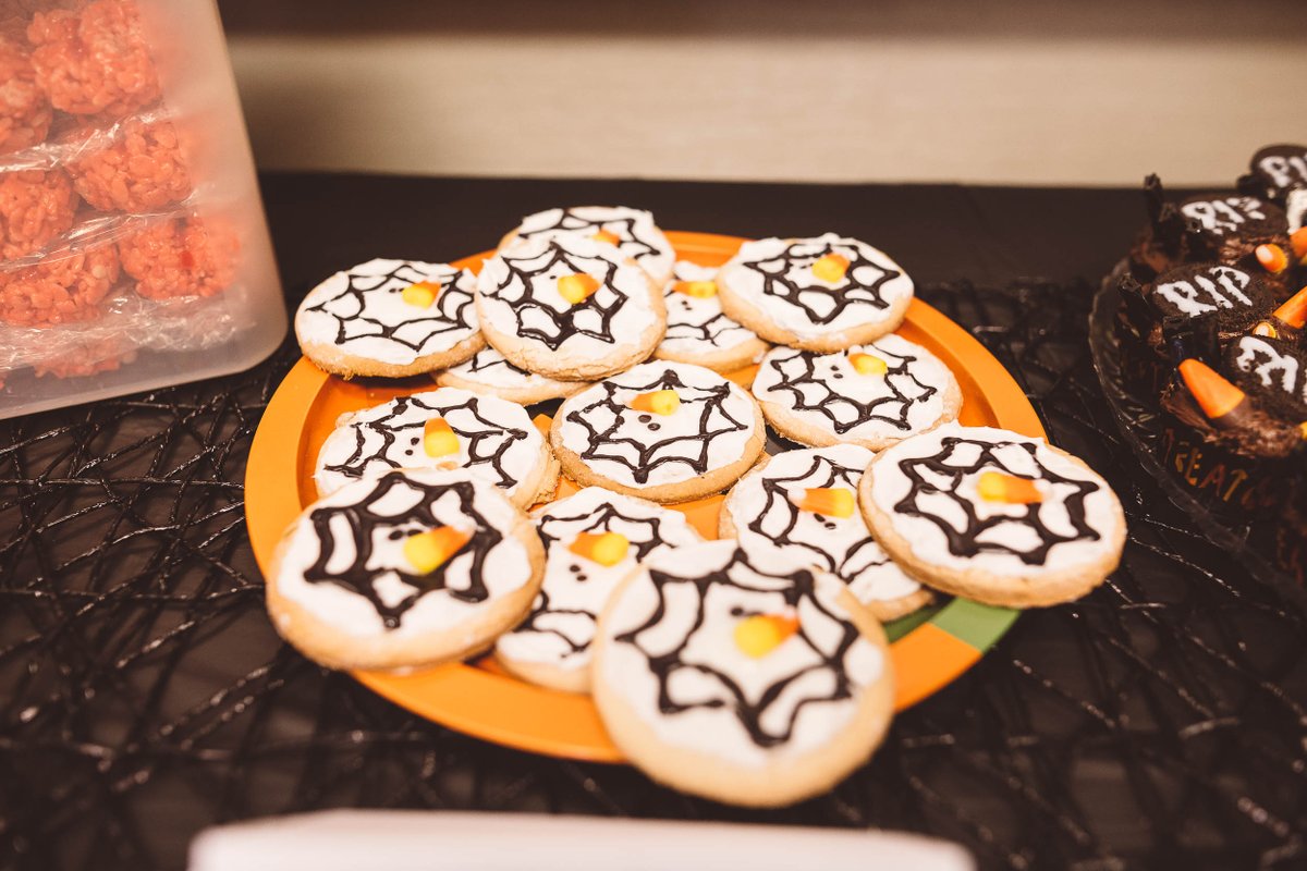 GetBC's tweet photo. We love a Pinterest-inspired Halloween dessert. 🕸️🍪
Head to our FB/IG pages to enter our Halloween Giveaway if you want a chance to win a $100 Amazon gift card this Friday at noon CT.
#GetBC #BrownandCrouppen #Halloween #Giveaway #AmazonGiftCard #TrickorTreat https://t.co/pngdemM4XN