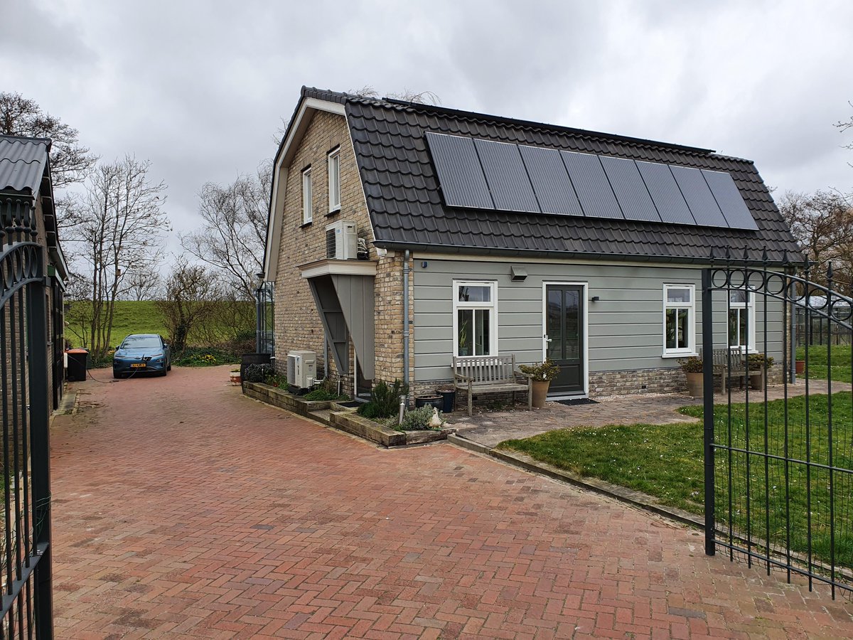 Bezoek op 29 oktober of 5 november de duurzaamste woning van Breezand.
Tijdens de Nationale Duurzame Huizenroute delen de bewoners hun tips en ervaringen. Meld je aan voor een rondleiding en laat je inspireren.
Kijk voor informatie duurzamehuizenroute.nl/locaties.