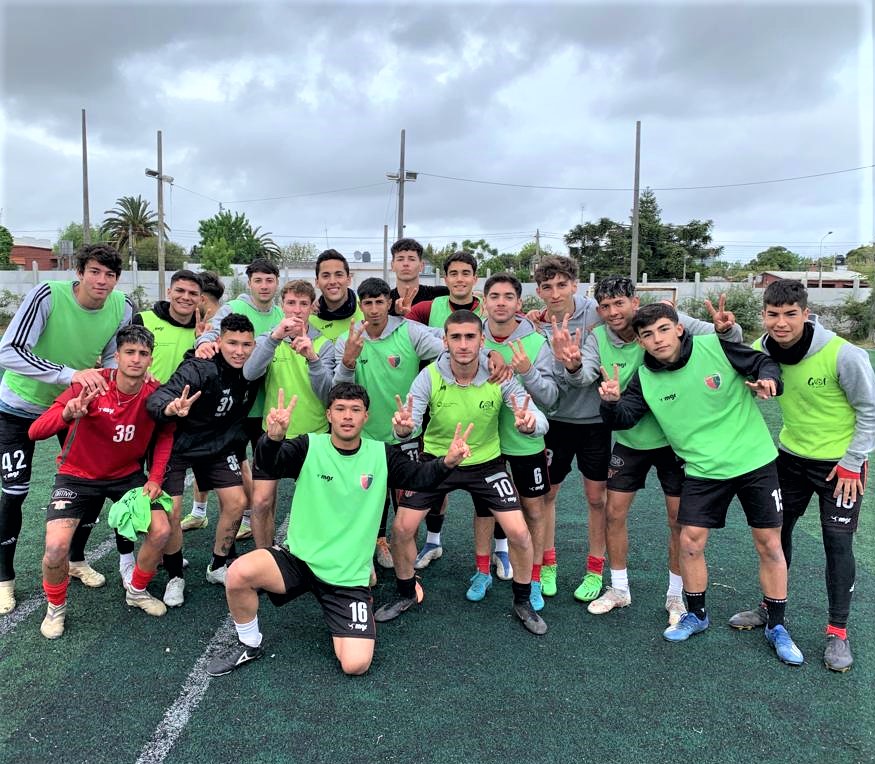 #PasiónEnDosColores🟢🔴
UN SALUDO MUY ESPECIAL
DEL EQUIPO Sub19 a cargo de <a href="/elfanta1975/">nando rodino</a>, hacia su compañero Federico Dafonte, quién sufrió una dura lesión en el entrenamiento de ayer. 
Deseos de una pronta recuperación de parte del grupo y todo <a href="/bostonriver/">BOSTON RIVER</a>.
#FuerzaFede 💪