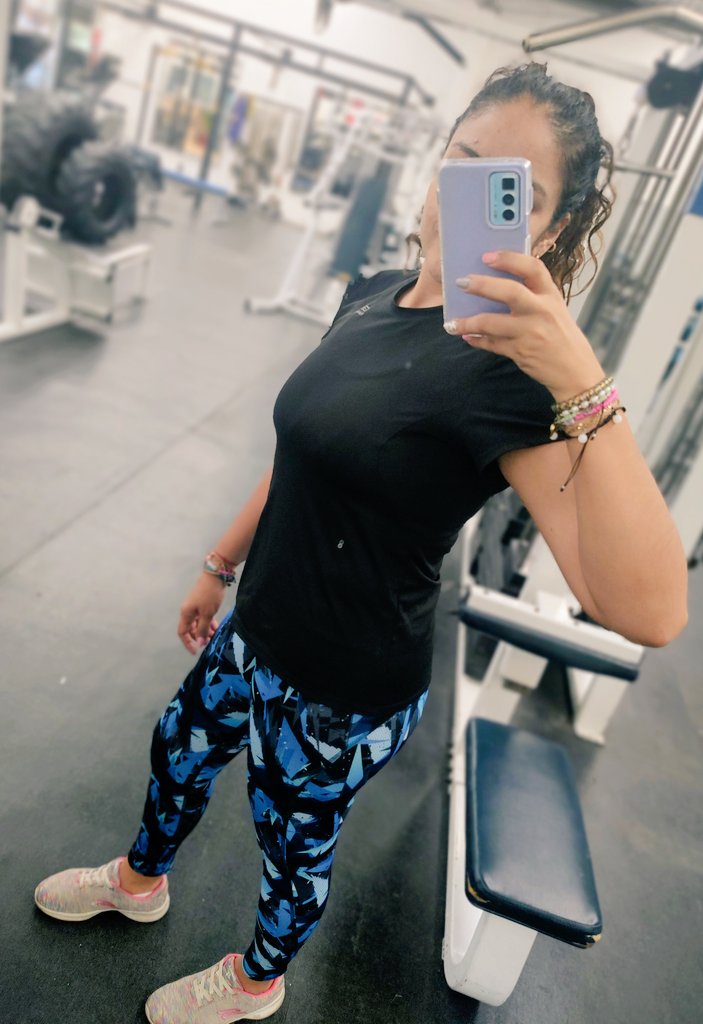 purabuenaondita's tweet photo. Pues no soy @SophieYunes y lejos estoy de andar como ella, pero es trabajo honesto y honrado... Jajaja #esloquehay #ayvamos 💪 https://t.co/KZhxbr4XiC