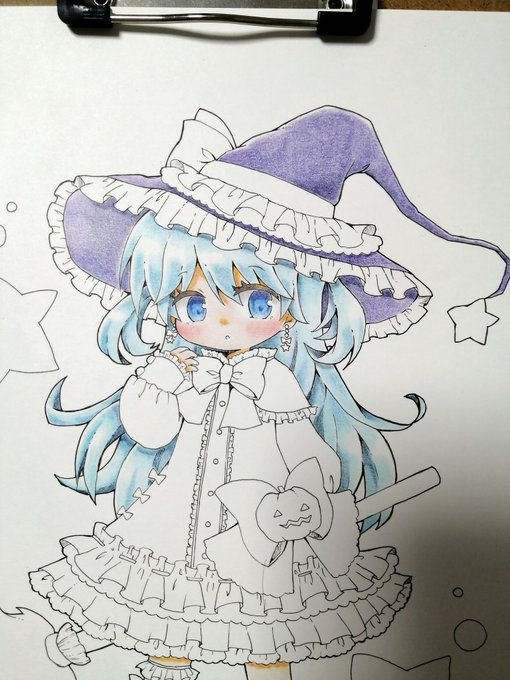 少しずつ進めてます。ハロウィンまでには描き終わるはず(一度服まで塗ったものの気に入らなくて線画から描き直した⋯) 