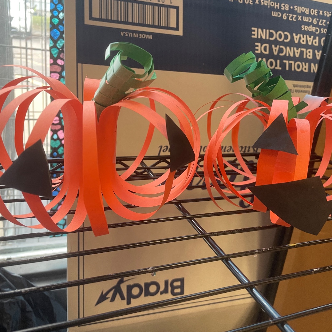 Adelante Adventures day program is known for their incredible craft projects and these are no exception! 

Clients enjoyed making their leaf haunted houses 🏠 and pumpkins 🎃.

#art #diy #fallprojects