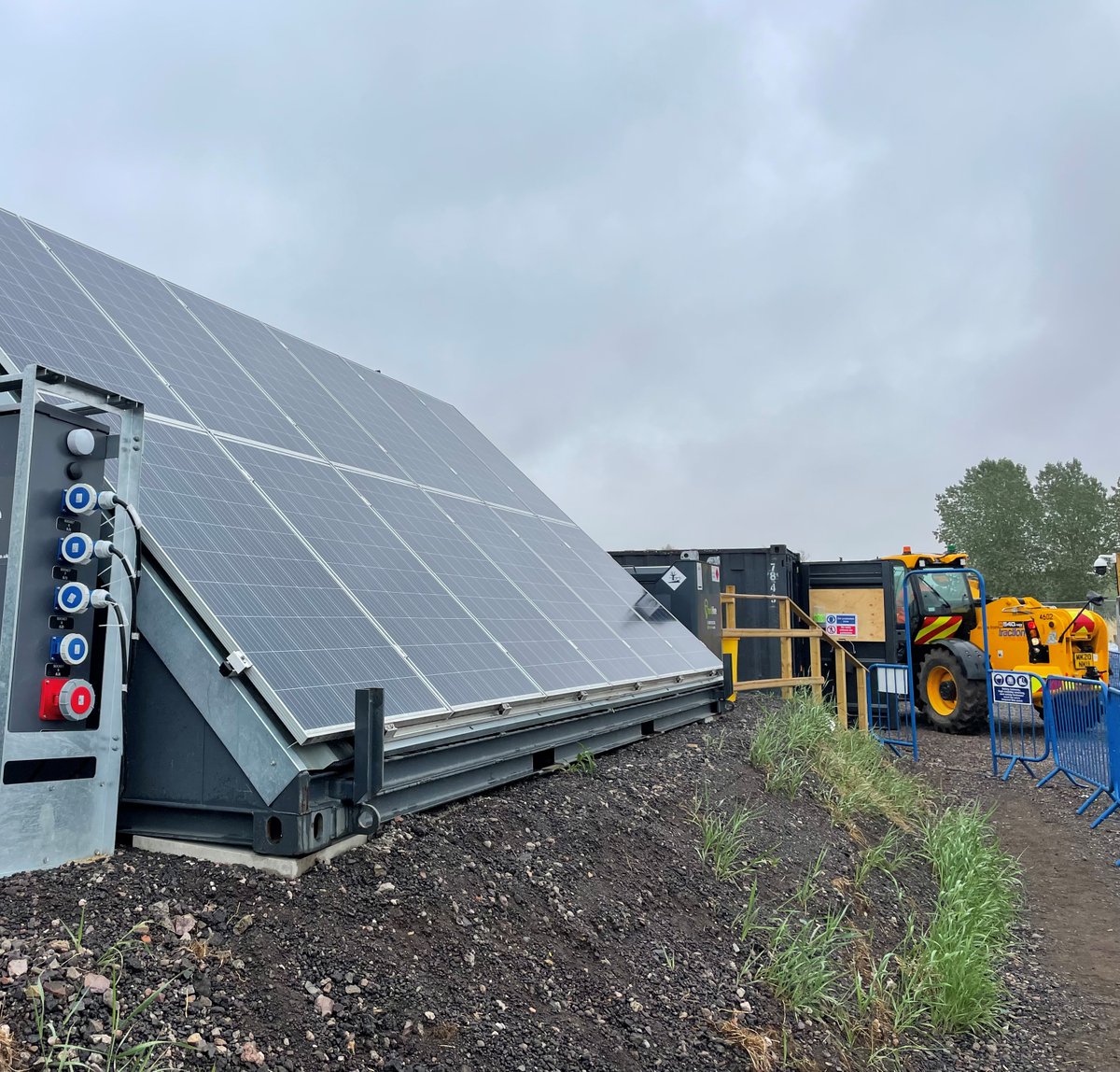 CLM are working for Amey on the reconstruction of Chetwynd bridge. We are using a large array of solar panels to power the site offices. This has resulted in the reduction of 53.7 tonnes of CO2 over the last 5 months! #carbonreduction #civilengineering #carbonfootprint #Solar