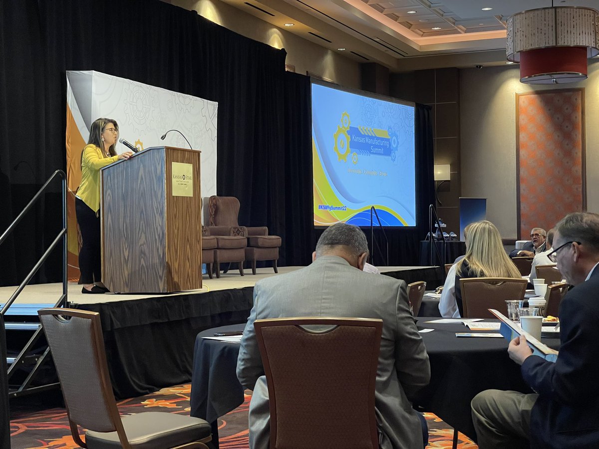 The #KansasManufacturingSummit kicked off with opening remarks from Alan Cobb (KS Chamber), Brandie McPherson (@KSMfgCouncil), KMC Board Chair Mark Chalfant, and Danica Rome (@kms_kansas). Next up will be Ted Abernathy’s Kansas Competitiveness Report. #KSJobCreators