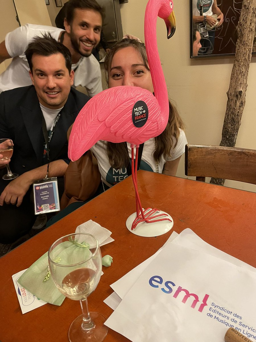 Math_Neu's tweet image. La première soirée #MaMA2022 avec les immanquables de @MusictechF 
Toute la musictech a envahi la Cantine de la Cigale !