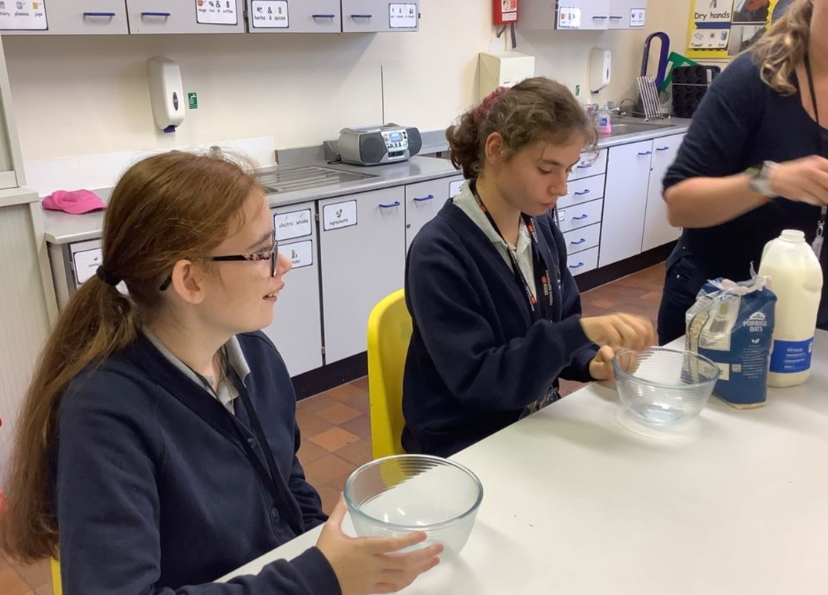 WHS_MissLewis's tweet photo. @WoodlandsHS
 
@CardiffWestern
Cedar had a lovely afternoon making porridge. We measured ingredients, used the microwave and chose our own tasty toppings! 😋🥣🍓 https://t.co/1gOdFRfL7T
