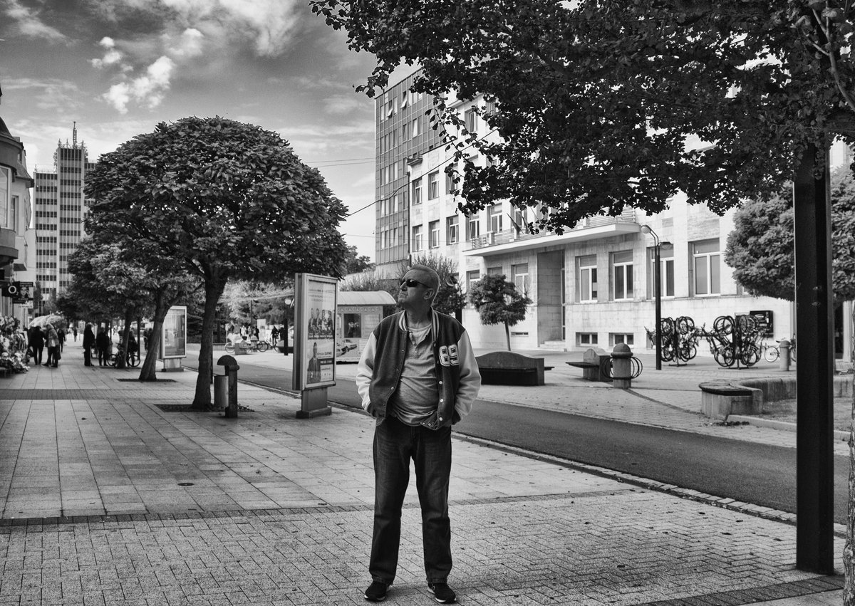 PGrajzel's tweet photo. Jedna #streetstory z Michaloviec #zoslovenskychulic #blackandwhite #streetblackandwhite #streetphotography #streetshot #madeinslovakia #slovenskeulicky #streetphotographer https://t.co/KUPaNFctT2