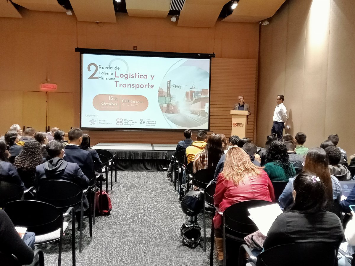LuisA_JimenezC's tweet image. Hoy en la @camaracomerbog   participando en la &quot;Segunda Rueda de Talento Humano en Logística y Transporte 2022&quot; organizado por la Mesa Sectorial de Logística para propiciar un espacio de apoyo a los procesos de selección y vinculación de personal de este sector #clusterlogistica