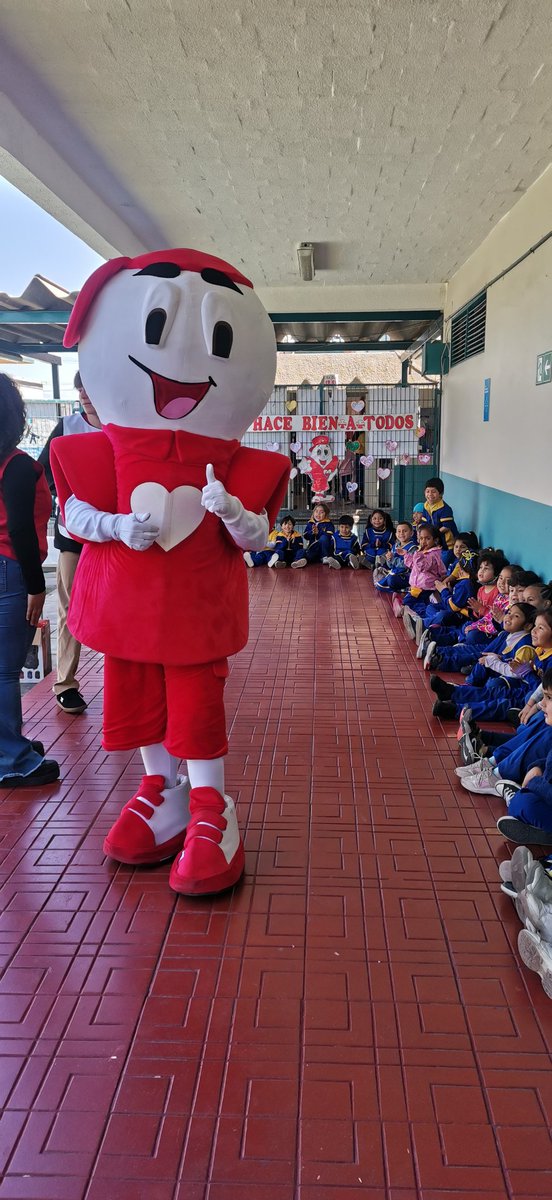 ChipanaEscuela's tweet photo. Con la presencia de Teletin en la Escuela Chipana nos preparamos para apoyar a la @Teleton que se realizará el 4 y 5 de noviembre. #lateleton Nos hace bien a todos. https://t.co/YRMlFXkiiu