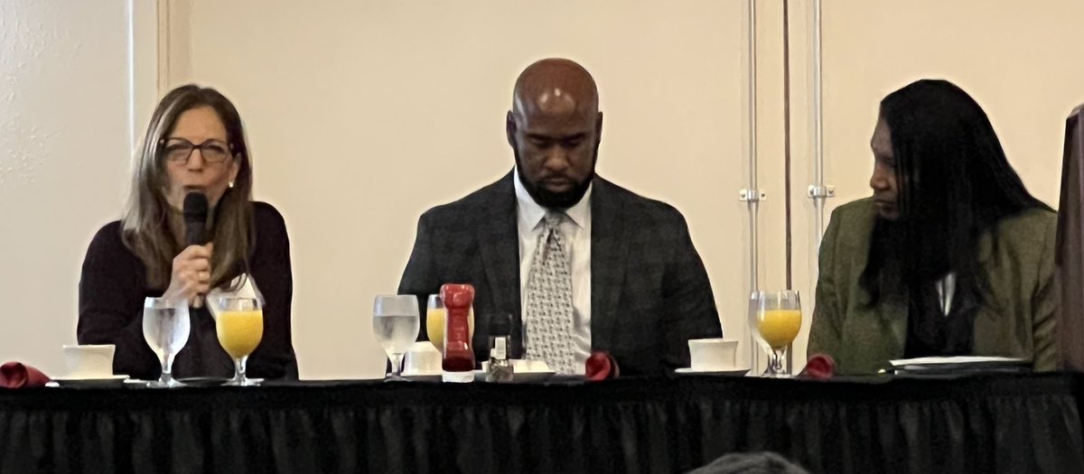EileenRodriguez's tweet photo. Exciting #2022MEDConference CEO Breakfast session with Julius Davis @VoltAirInc and Pilar Bernd with The Bernd Group, moderated by Machelle Maner, President of MEDC. https://t.co/PHPhpVD4n0