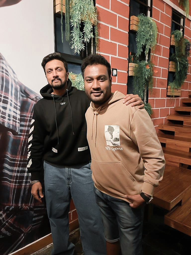 Chandukariyapa's tweet photo. Legend😎
@KicchaSudeep @iampriya06 
@KichchaKiran @BleedForKichcha 
#KichchaSudeep #BiggBossKannada9 https://t.co/PlzTSzhvtl